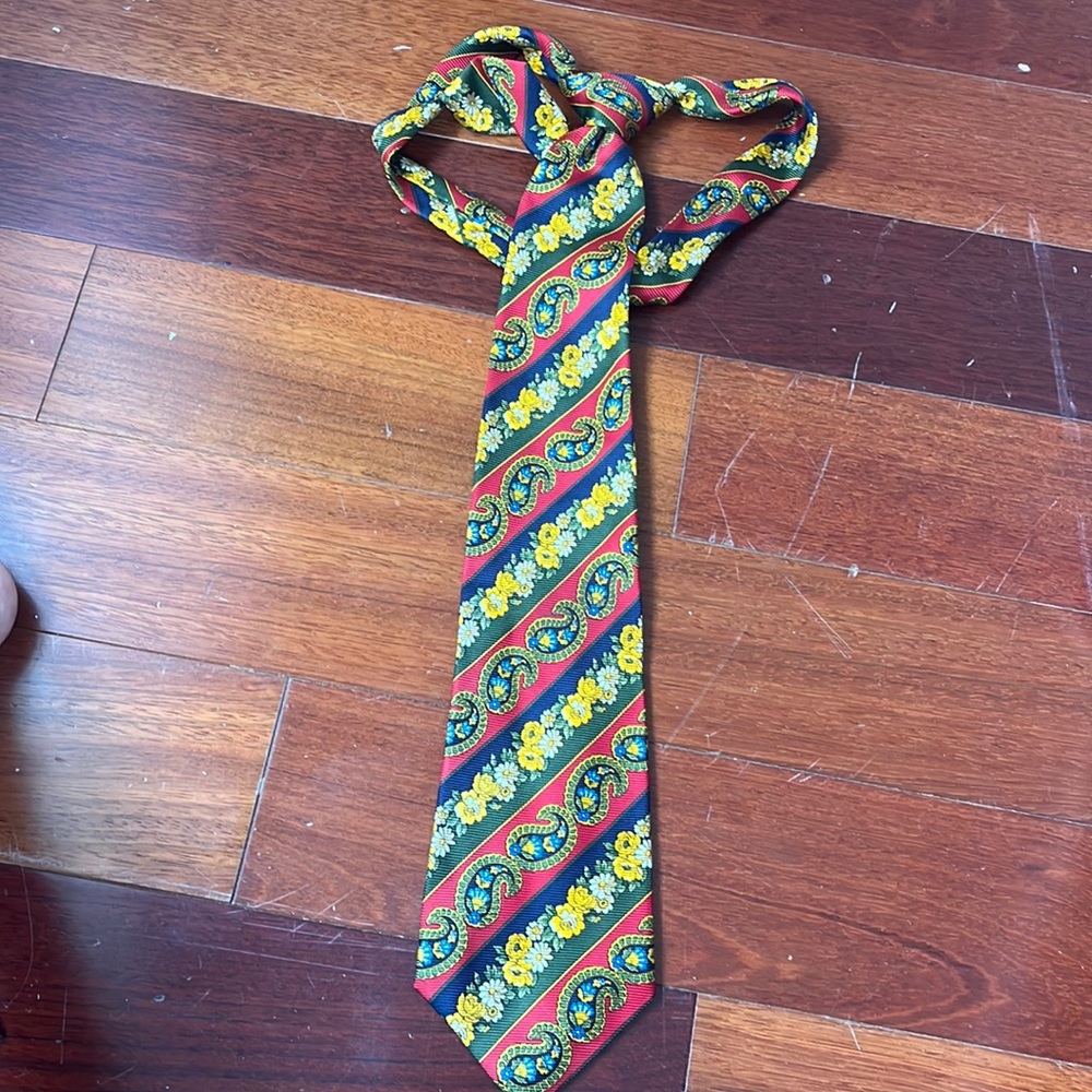 Barley used mens tie